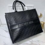 Dior Book Tote Black Dior Oblique Embossed Calfskin - Imagen 5