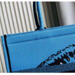 Dior Unisex CD Large Book Tote Blue Pink D-Jungle Pop Embroidery – Bild 9