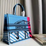 Dior Unisex CD Large Book Tote Blue Pink D-Jungle Pop Embroidery – Bild 4