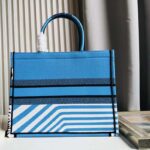 Dior Unisex CD Large Book Tote Blue Pink D-Jungle Pop Embroidery – Bild 5