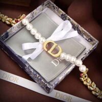 Dior Women 30 Montaigne Necklace Gold-Finish Metal with White Resin Pearls (1)