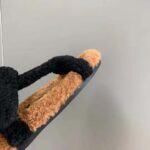 Fendi Women Feel Black Sheepskin Sandals - Imagen 7