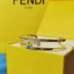 Fendi Women O’lock Bracelet with Gold-Colored Bracelet - Imagen 6