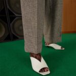 Gucci Women GG Low Heel Sandal White Leather Square Toe - immagine 11