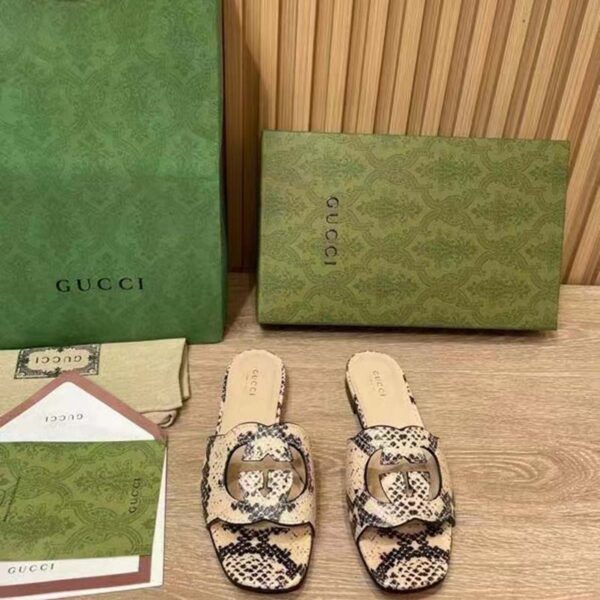 Gucci Women Interlocking G Cut Out Slide Sandal Beige Black Python Print Leather Flat (10)