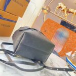 Louis Vuitton LV Unisex Montsouris Backpack Black Black Embossed Cowhide Leather - immagine 6