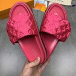 Louis Vuitton LV Unisex Pool Pillow Flat Comfort Mule Fuchsia Pink Monogram - immagine 5