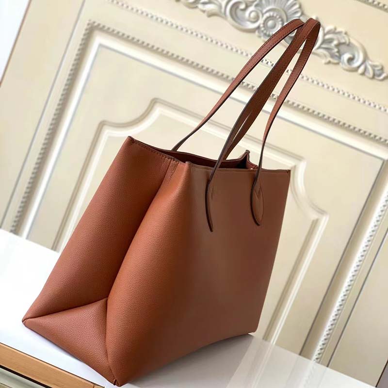 Louis Vuitton Greige Grained Calf Leather Lockme Shopper Beige ref.932622 -  Joli Closet