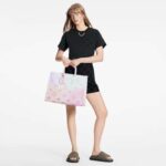 Louis Vuitton LV Women Onthego GM Tote Sunrise Pastel Monogram Coated Canvas - immagine 11