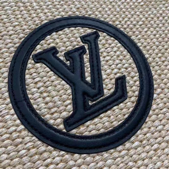 NEW LOUIS VUITTON Natural Raffia Toiletry Pouch On Chain M81366