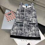 Prada Women Tweed Dress with a Sleek Contemporary Silhouette and Innovative Re-Nylon - immagine 4