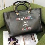 Chanel Women CC Large Shopping Bag Calfskin Aged Gold-Tone Metal Black - Bild 6