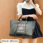 Chanel Women CC Large Shopping Bag Calfskin Aged Gold-Tone Metal Black - Bild 15