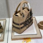 Dior Unisex CD Medium Lady D-Lite Bag Beige Jute Canvas Embroidered Dior Union Motif – Image 7