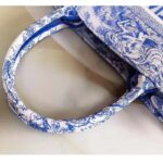 Dior Unisex CD Medium Book Tote Fluorescent Blue Toile De Jouy Reverse Embroidery - Imagen 10