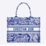 Bolso tote mediano Dior para mujer con CD y bordado inverso Toile de Jouy azul fluorescente