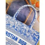 Dior Unisex CD Medium Book Tote Fluorescent Blue Toile De Jouy Reverse Embroidery - Imagen 9
