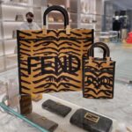 Fendi Unisex Fendi Sunshine Medium Shopper Bag Spring Festival Capsule Collection - immagine 10