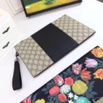 Gucci Unisex GG Supreme Pouch Beige Ebony GG Supreme Canvas Black Leather - immagine 5