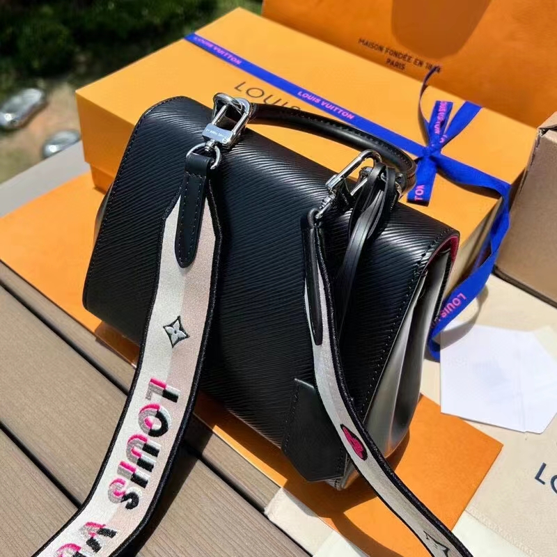 Louis Vuitton Cluny Mini Black EPI