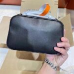 Louis Vuitton Unisex Utility Crossbody Bag Black Calfskin Leather Double Zip Closure - Bild 4