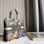 Dior Unisex CD Medium Book Tote Black Multicolor Dior Zodiac Fantastico Embroidery - Imagen 5