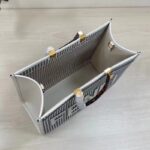 Fendi Women Sunshine Medium White Two-Toned Perforated Leather Shopper - immagine 6