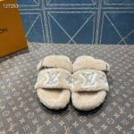 Louis Vuitton LV Unisex Paseo Flat Comfort Mule Beige Shearling Monogram Flowers - immagine 3