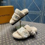 Louis Vuitton LV Unisex Paseo Flat Comfort Mule Beige Shearling Monogram Flowers - immagine 5