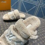 Louis Vuitton LV Unisex Paseo Flat Comfort Mule Beige Shearling Monogram Flowers - immagine 10