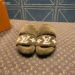 Louis Vuitton LV Unisex Paseo Flat Comfort Mule Dark Green Shearling Monogram Flowers - immagine 3
