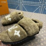 Louis Vuitton LV Unisex Paseo Flat Comfort Mule Dark Green Shearling Monogram Flowers - immagine 7