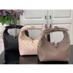 Louis Vuitton LV Unisex Why Knot MM Handbag Galet Beige Perforated Mahina Calf Leather - immagine 11