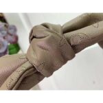 Louis Vuitton LV Unisex Why Knot MM Handbag Galet Beige Perforated Mahina Calf Leather - immagine 7