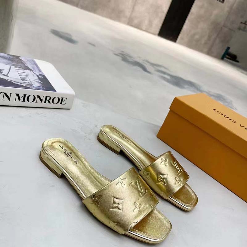 Louis Vuitton® LV Isola Flat Mule Gold. Size 36.0 en 2023