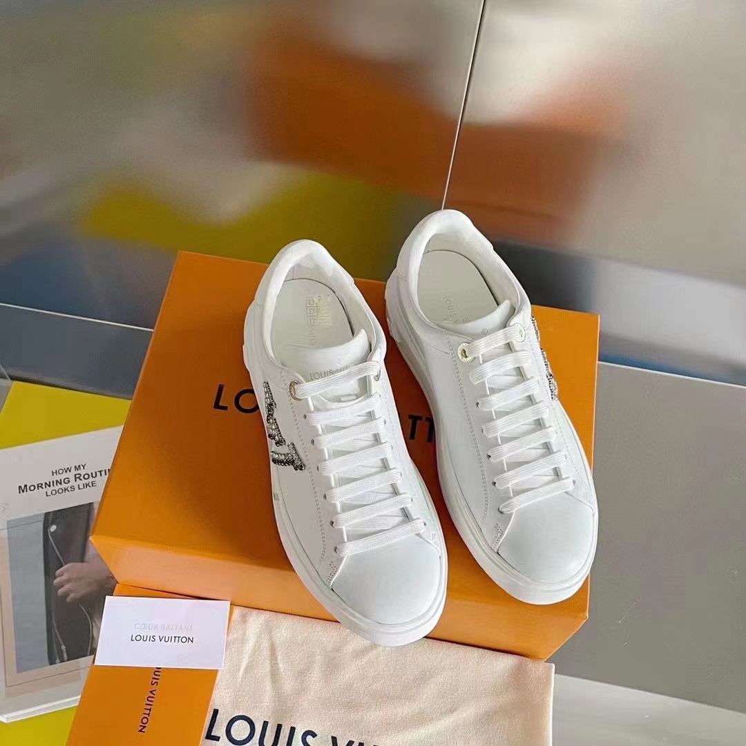 Louis Vuitton Time Out Sneaker Silver. Size 38.0