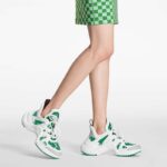 Louis Vuitton Women LV Archlight Sneaker Green Monogram Velvet Oversized Rubber Outsole - Bild 11