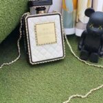 Chanel Women CC Evening Bag Lambskin Plexi Gold-Tone Metal Black White - immagine 3