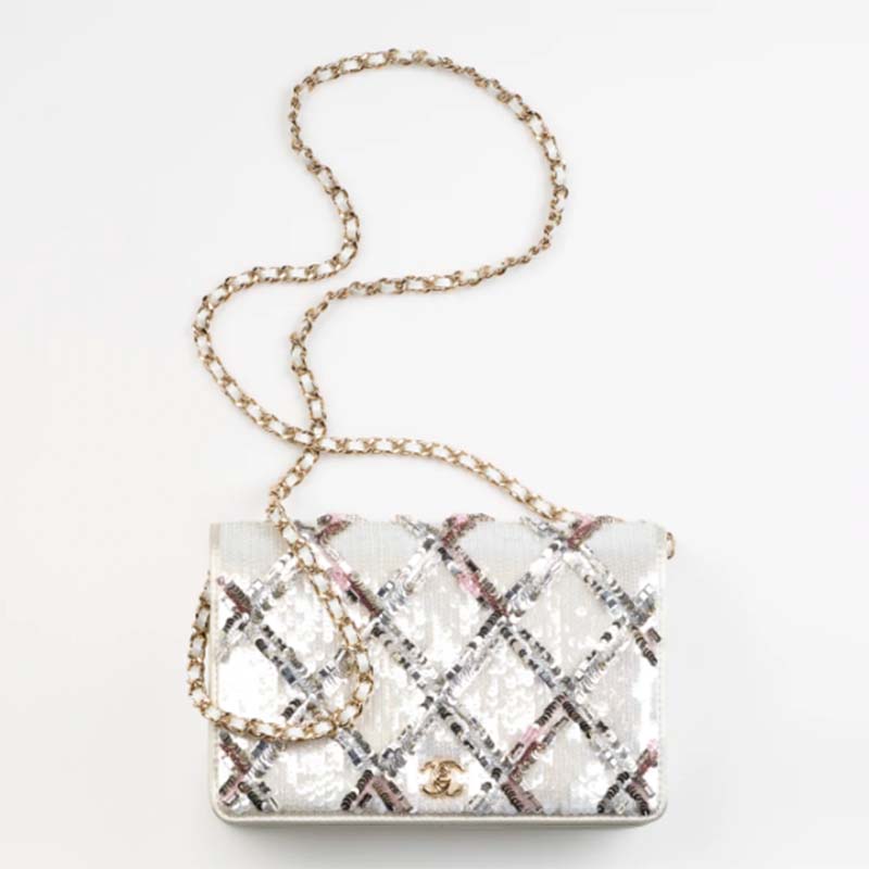 Wallet on chain - Shiny grained calfskin, strass & gold-tone metal, white —  Fashion