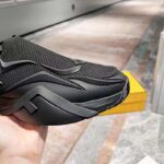 Fendi Unisex FF Fendi Flow Black Mesh Running Sneakers - Imagen 9