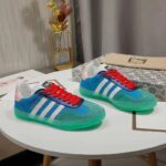 Gucci Unisex GG Adidas x Gucci Gazelle Sneaker Light Blue Silk Duchesse Demetra - Imagen 4