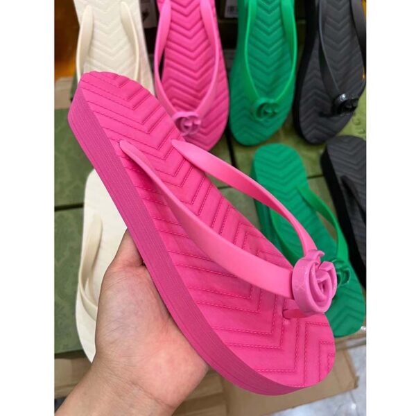 Gucci Women GG Chevron Thong Sandal Pink Rubber Resin Double G Flat (2)