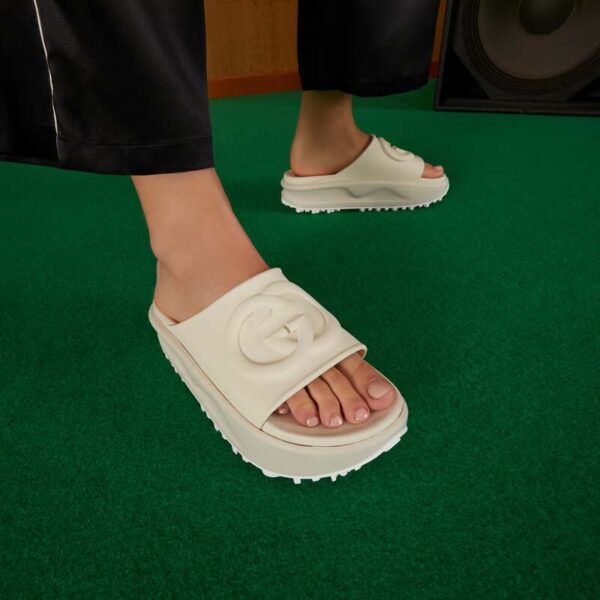 Gucci Women GG Slide Sandal Interlocking G Off White Rubber Low Heel (9)