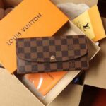 Louis Vuitton LV Unisex Emilie Wallet Rose Ballerine Pink Coated Canvas Grained Cowhide - immagine 2