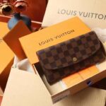 Louis Vuitton LV Unisex Emilie Wallet Rose Ballerine Pink Coated Canvas Grained Cowhide - immagine 5