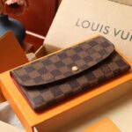 Louis Vuitton LV Unisex Emilie Wallet Rose Ballerine Pink Coated Canvas Grained Cowhide - immagine 3