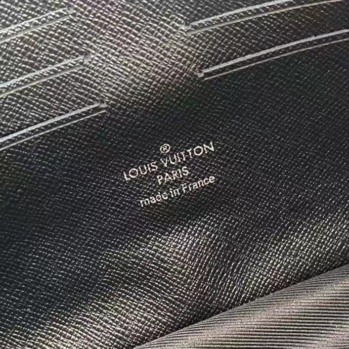 Louis Vuitton LV Kasai clutch new Grey Leather ref.518342 - Joli Closet