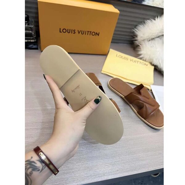 Louis Vuitton LV Unisex Oasis Mule Moka Brown Grained Calf Leather Rubber Signature (3)