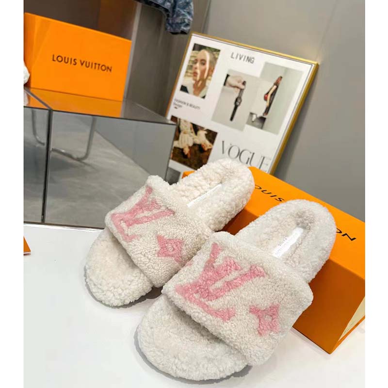 Beige LV Louis Vuitton Paseo Flat Comfort Shearling Fur Mules Slippers Size  40 - Wornright Authenticated Shopping