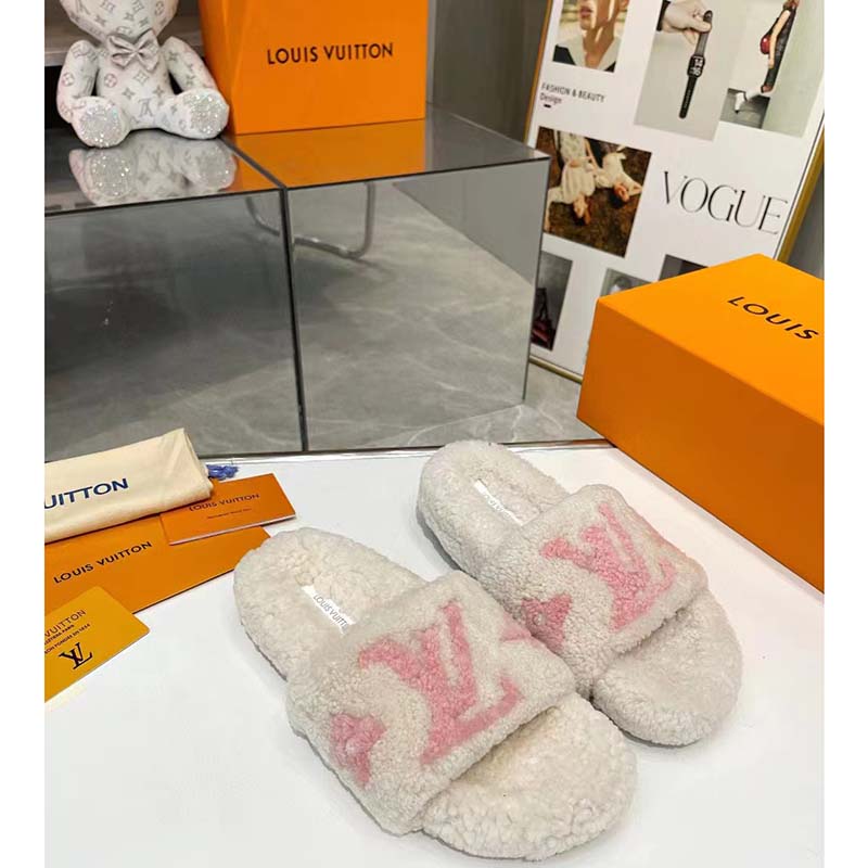 Replica Louis Vuitton Paseo Flat Comfort Mules In Beige Shearling